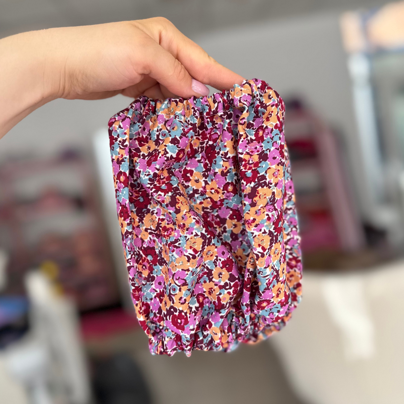 snood dla psa z wiskozy w różowo, żółte kwiaty